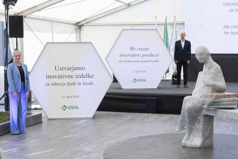 krka, inovacije, deklica-z-rastoco-knjigo