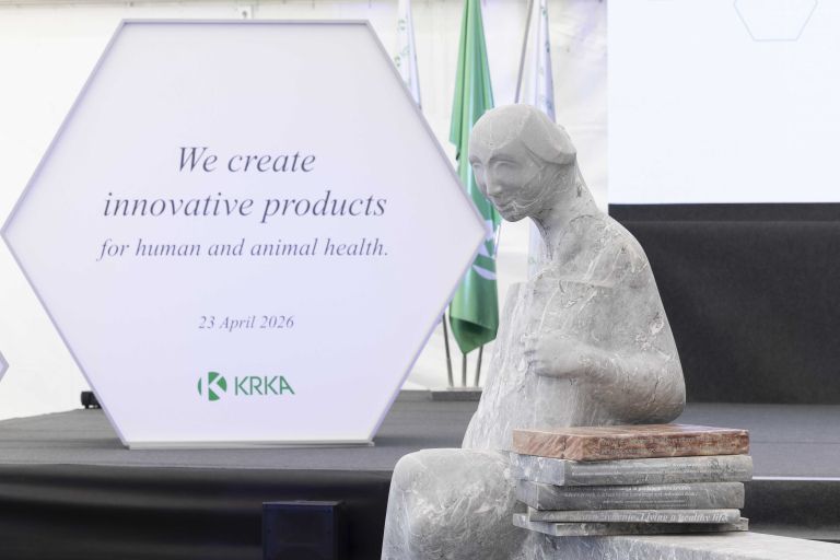 krka, inovacije, deklica-z-rastoco-knjigo