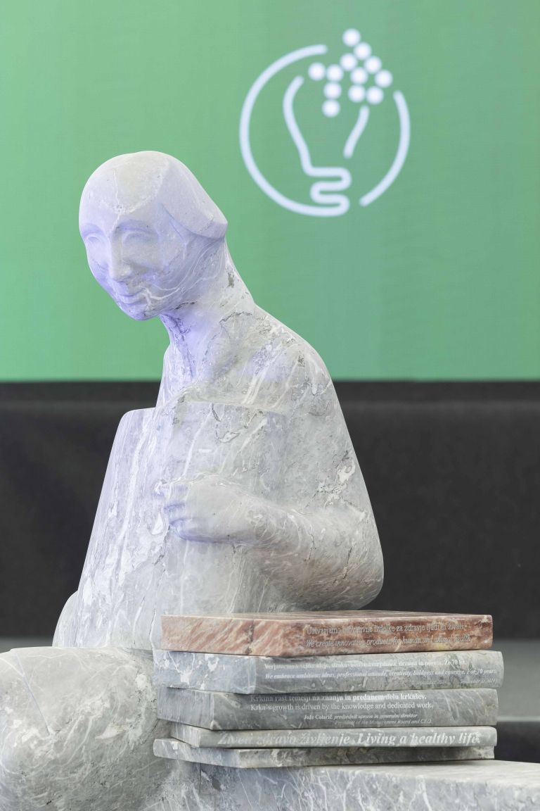 krka, inovacije, deklica-z-rastoco-knjigo