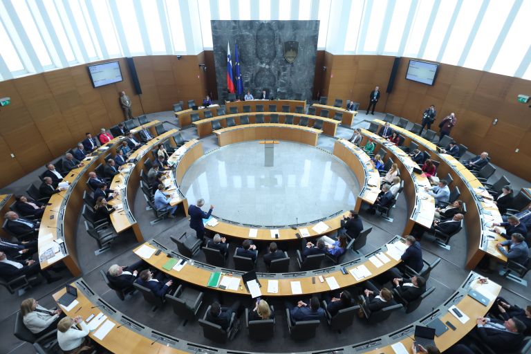 2. izredna seja dz 26.jpg
