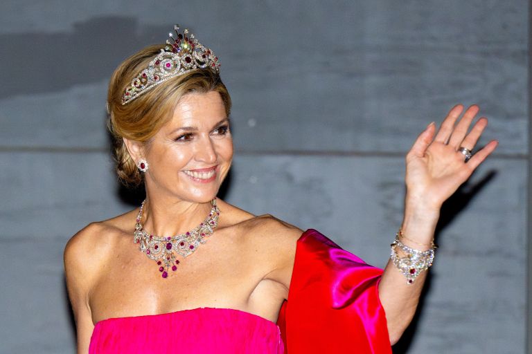 Máxima Nizozemska ima rada močne barve ... In to je spet dokazala s to obleko, ki je stara skoraj 20