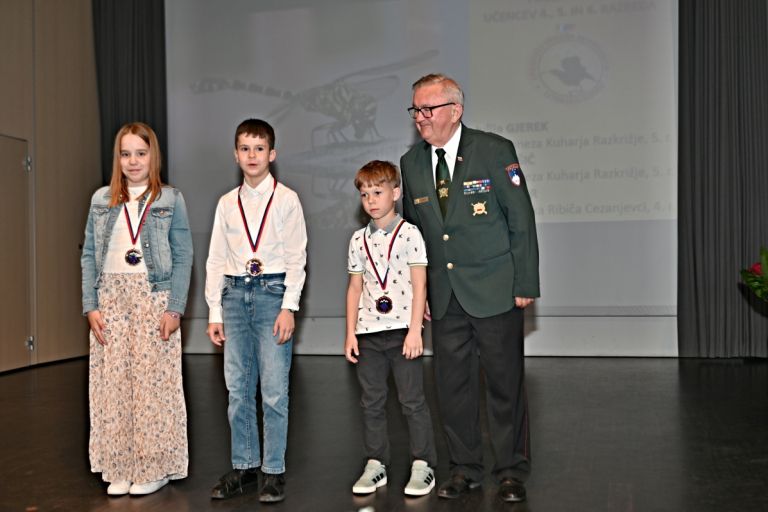 spominska-obelezja-pripovedujejo, literarni-natecaj