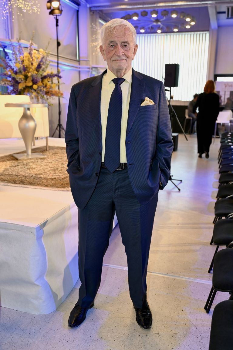 peter ceferin 3A - sr.jpg