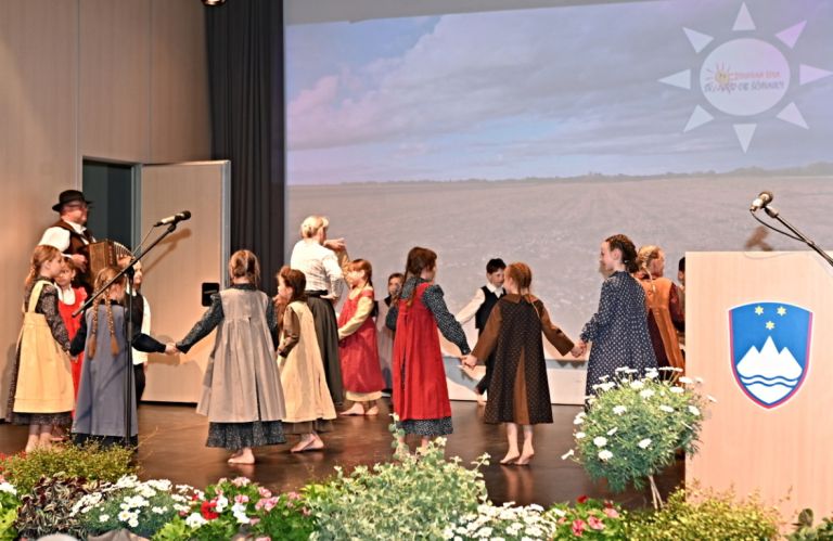 spominska-obelezja-pripovedujejo, literarni-natecaj