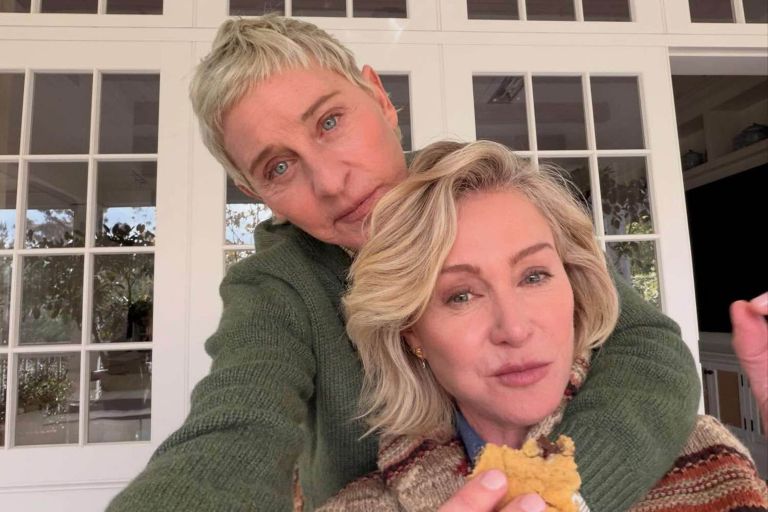 Ellen DeGeneres in Portia de Rossi, dolgoletni partnerki, ki sta poročeni od leta 2008.