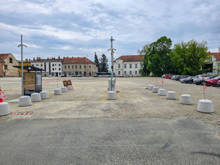 parkirišče-mercator, makadamsko-parkirišče-arhitekta-novaka