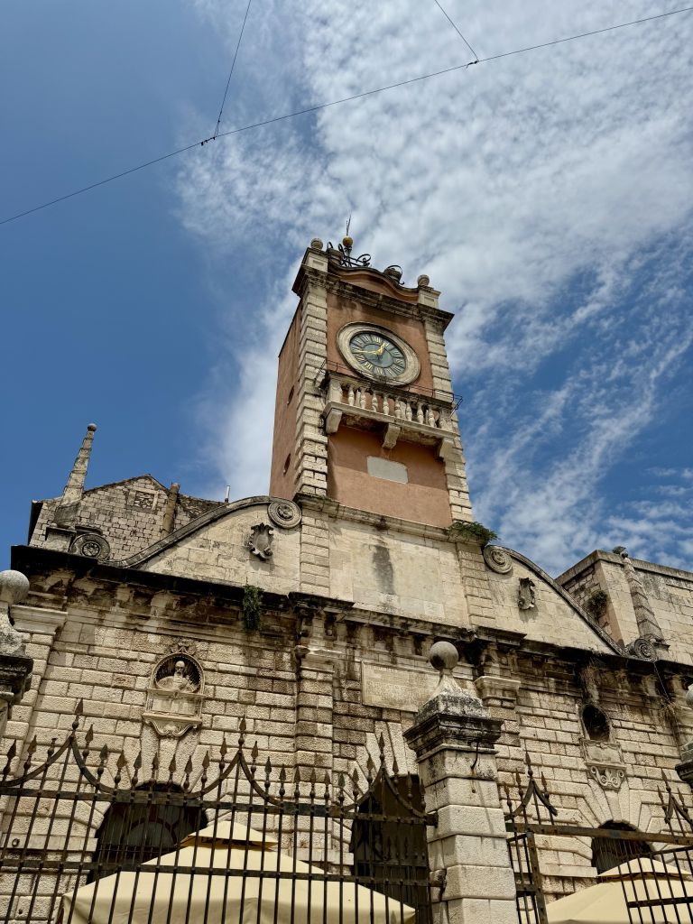 (stolp z uro, Narodni trg, Zadar