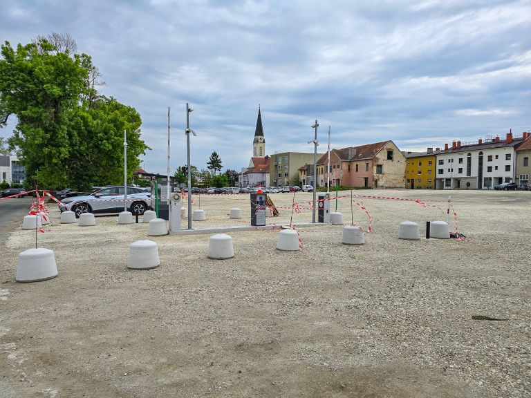 parkirišče-mercator, makadamsko-parkirišče-arhitekta-novaka