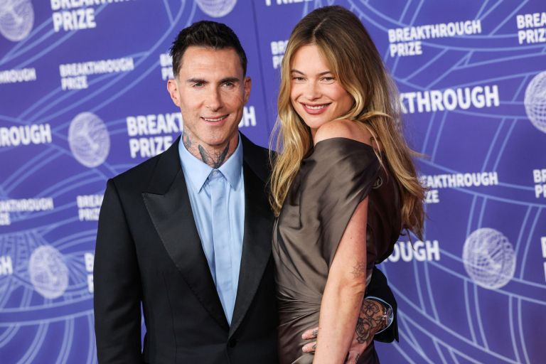 Adam Levine, Behati Prinsloo (2).jpg