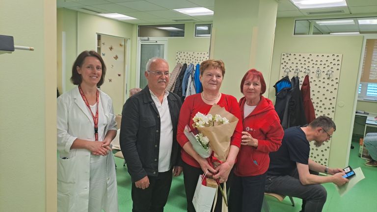 Marija Zalokar ob 120. darovanju krvi.jpg