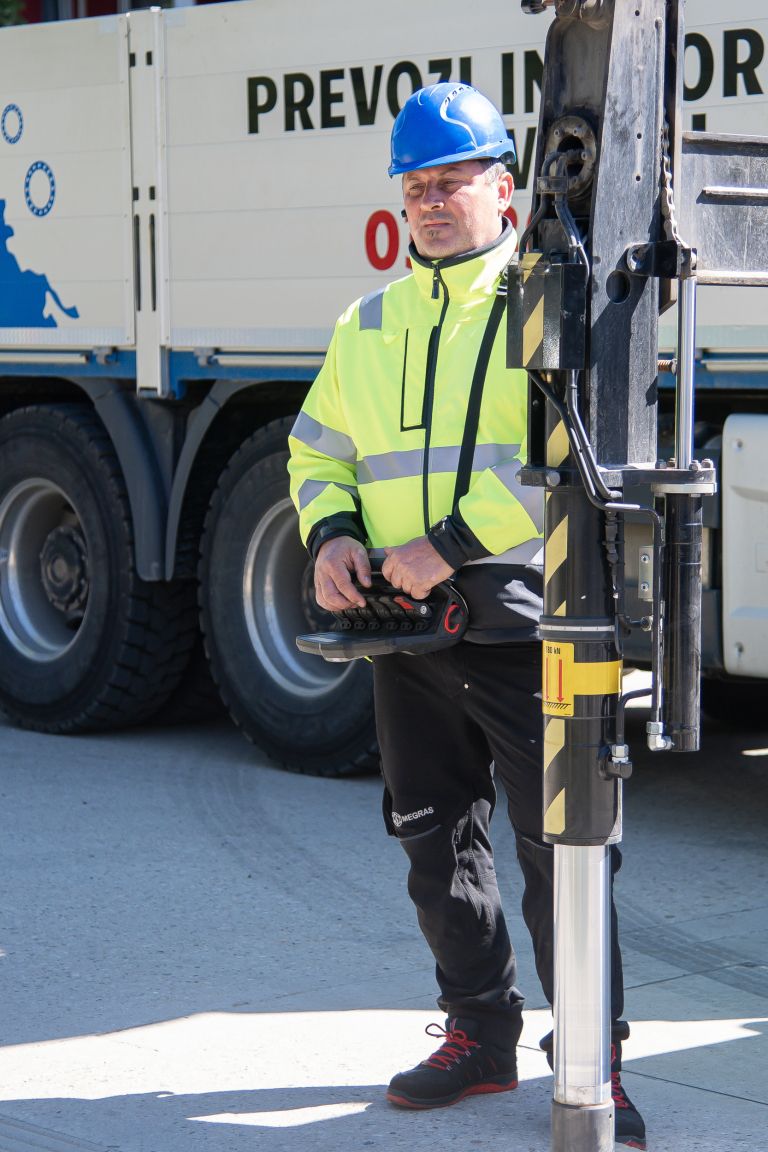 postavljanje-mlaja, trg-zmage, murska-sobota, praznik-dela