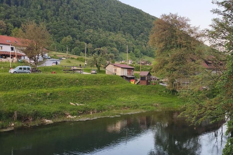 dvor-soteska.jpg