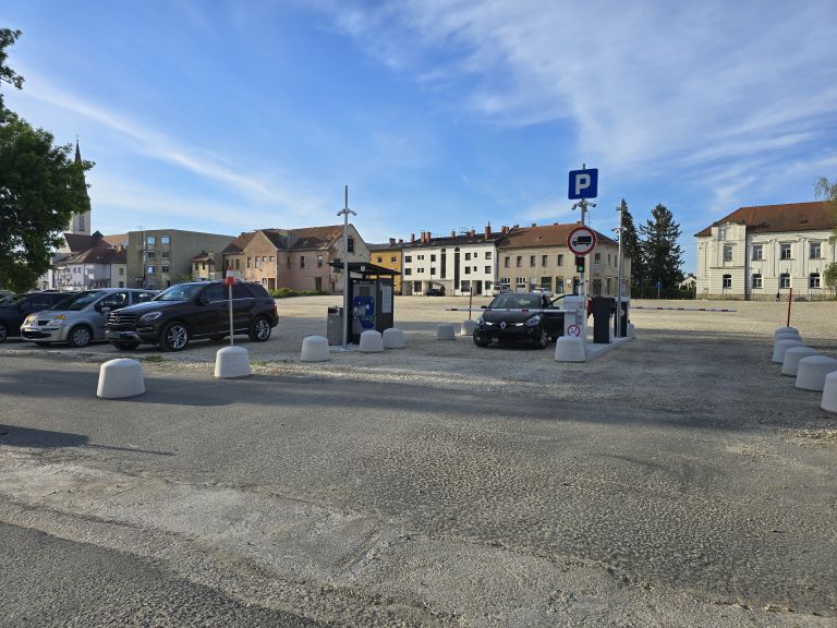 parkirišče-arhitekta-novaka, plačljivo-parkirišče-mercator, makadamsko-parkirišče