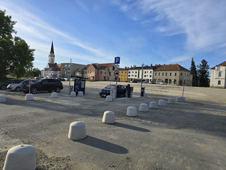 parkirišče-arhitekta-novaka, plačljivo-parkirišče-mercator, makadamsko-parkirišče