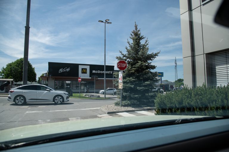 parkirišče-btc, poškodovano-vozišče, poškodovan-asfalt, udarne-jame
