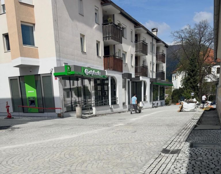 Valvasorjev trg obnova, foto Občina Laško.jpg