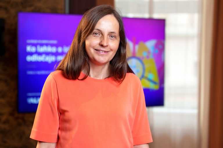 izr. prof. dr. Mihaela Zidarn, dr. med., spec. int. med., pnevmologije in alergologije.jpg