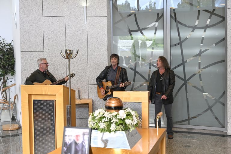 Skoraj pravi rock koncert v dvorani za slovo: Cole Moretti, Robert Likar in Billy so poskrbeli, da j