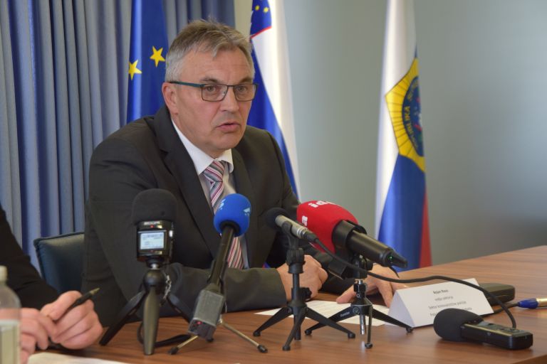 bojan-rous, pums, policija, kriminalisti, droge, zaseg-droge, konoplja, konoplja-v-bodoncih