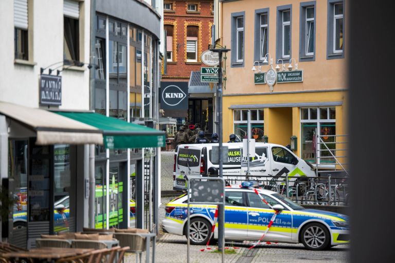 policija-talci-banka