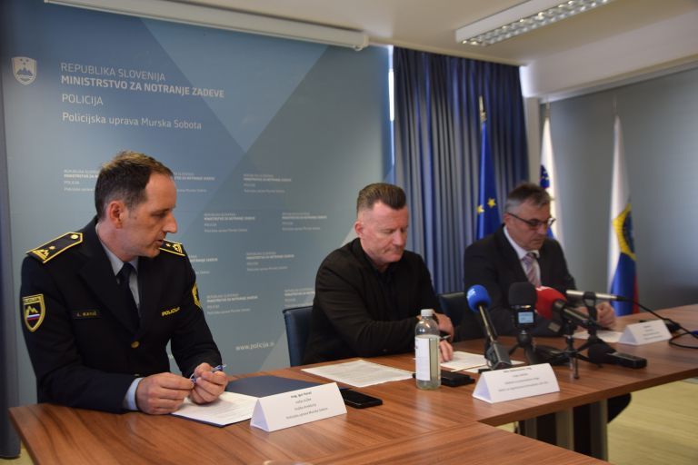 bojan-rous, pums, policija, kriminalisti, droge, zaseg-droge, konoplja, konoplja-v-bodoncih