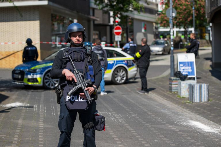 policija-talci-banka