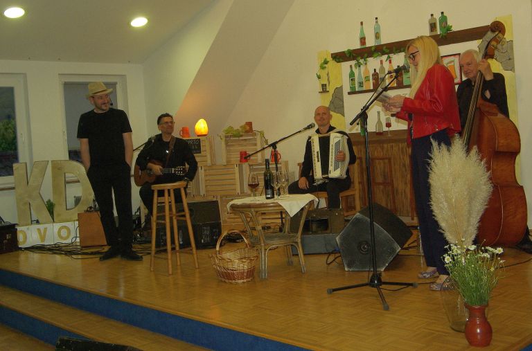dvor, koncert, etno-bankda-poseben-gust, ales-plut