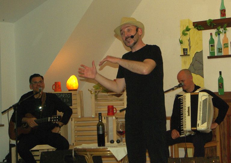 dvor, koncert, etno-bankda-poseben-gust, ales-plut