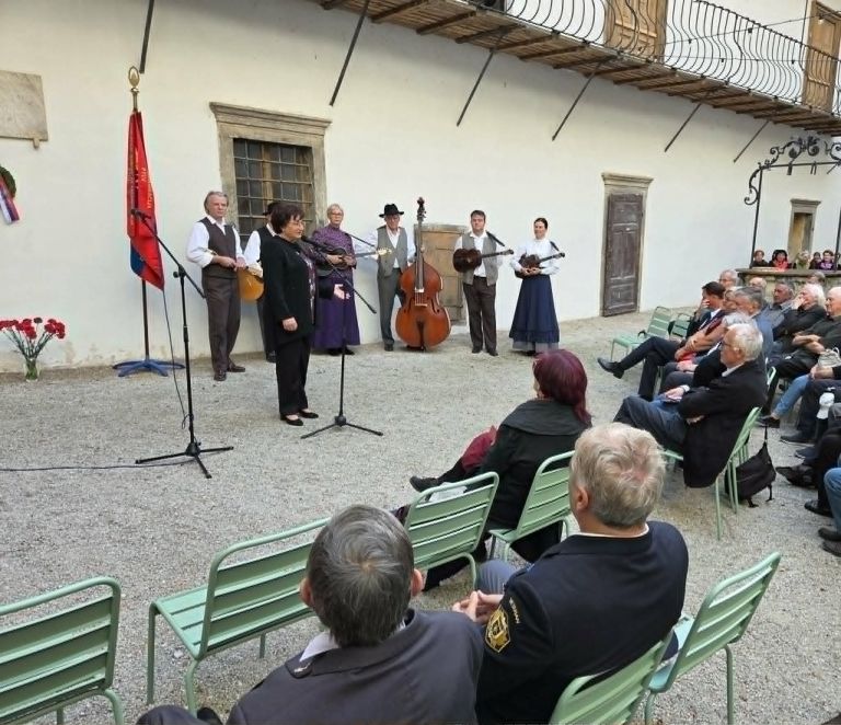 EK_proslava of5.jpg