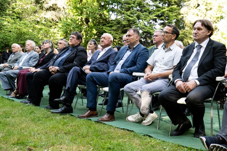 dan-spomina-in-tovaristva, nasi-zakladi, vrt-spominov-in-tovaristva