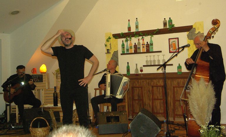 dvor, koncert, etno-bankda-poseben-gust, ales-plut