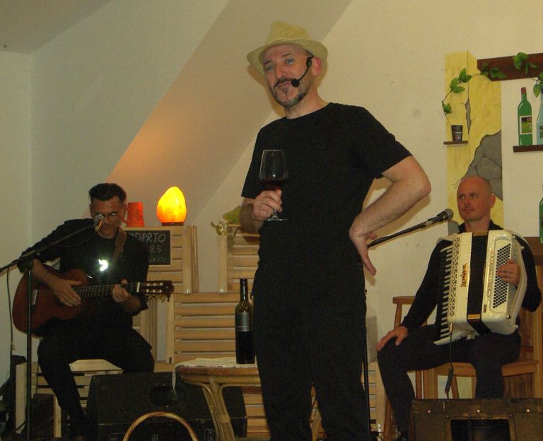 dvor, koncert, etno-bankda-poseben-gust, ales-plut