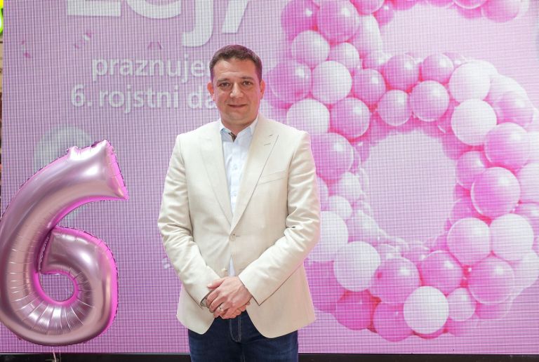 aleja, 6. rojstni dan