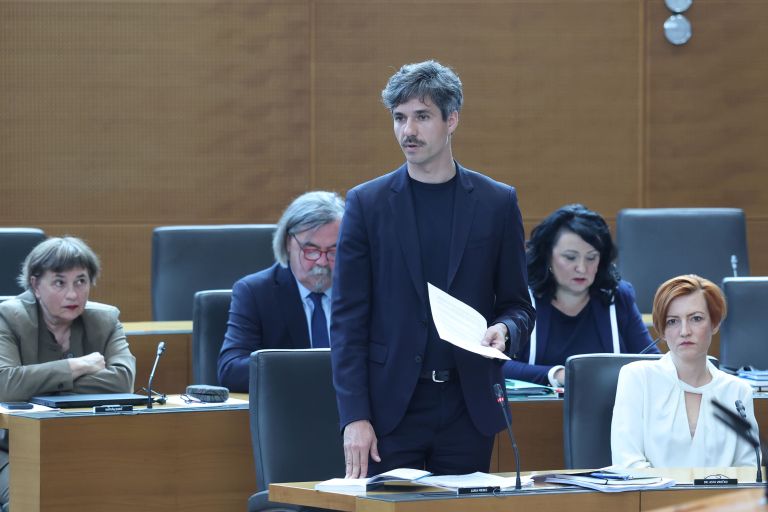 luka mesec levica poslanci Robert Balen.jpg