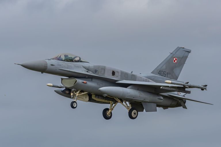 f-16.jpg