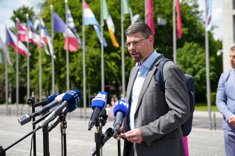 sindikati, predaja-podpisov, referendum