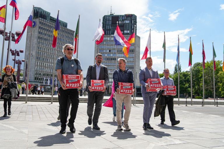 sindikati referendum podpisi interventni zakon.jpg