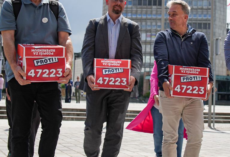 sindikati referendum podpisi interventni zakon.jpg