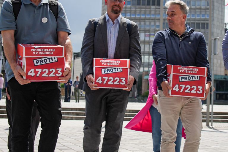 sindikati referendum podpisi interventni zakon.jpg