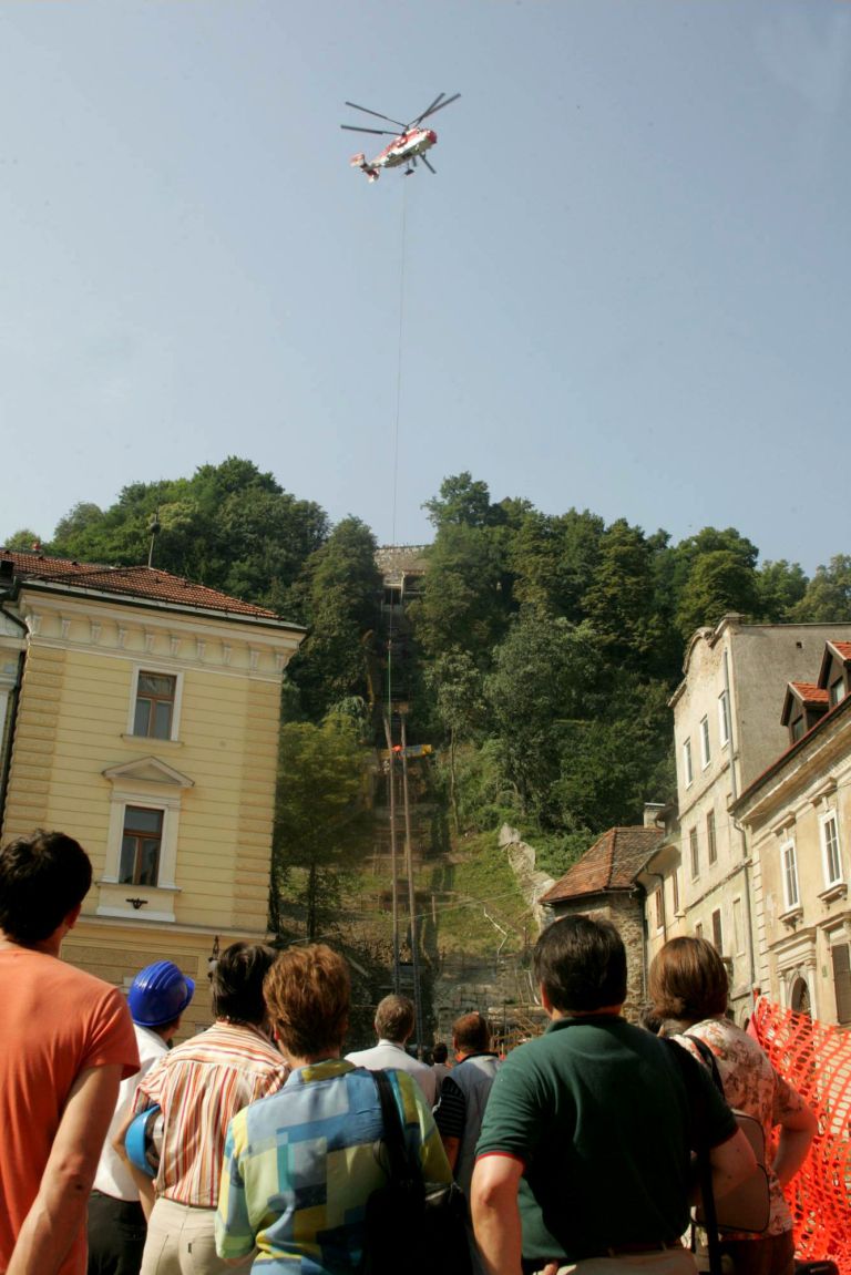 vzpenjača, tračnice, julij 2006.JPG