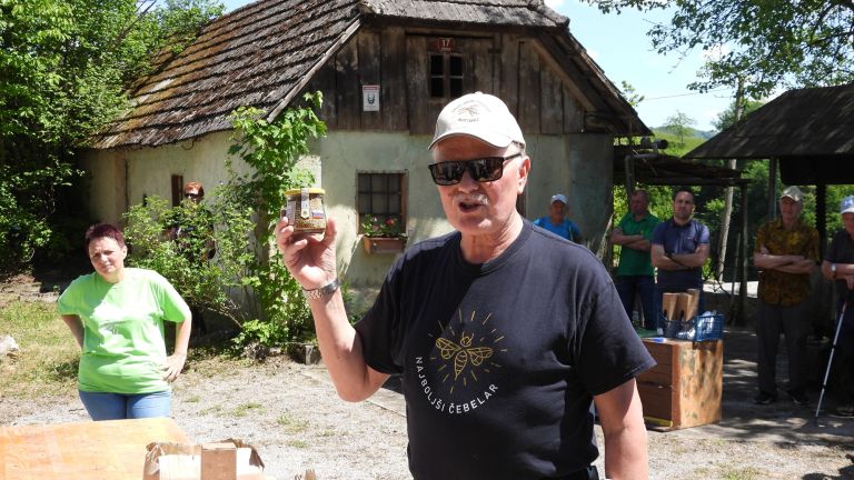 azaleja-na-vrhek