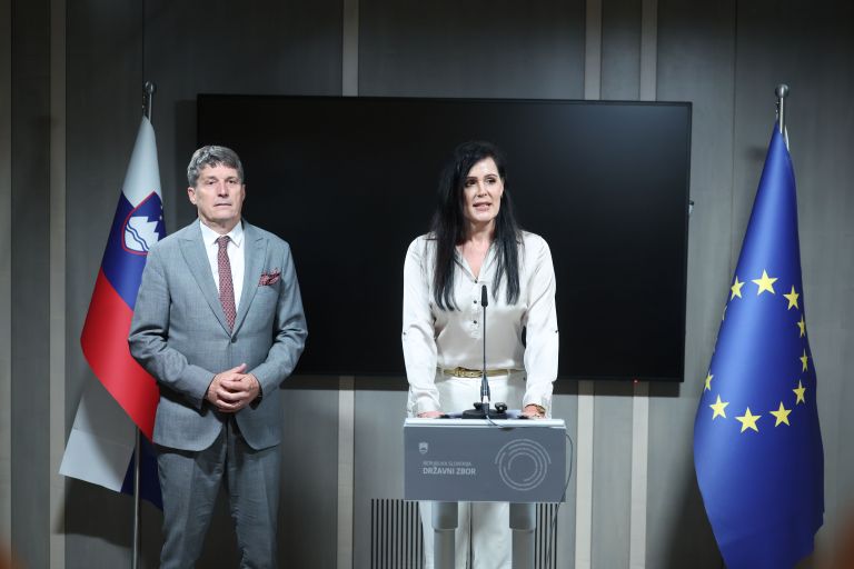 sluga, sajovic