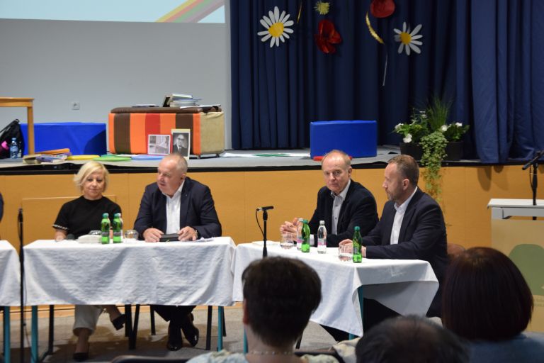 oš-dr.-antona-trstenjaka-negova, okrogla-miza, trstenjakovo-leto, majhne-šole