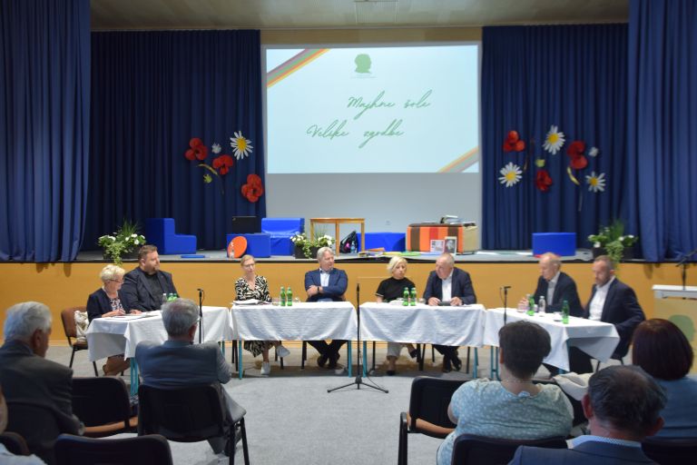 oš-dr.-antona-trstenjaka-negova, okrogla-miza, trstenjakovo-leto, majhne-šole