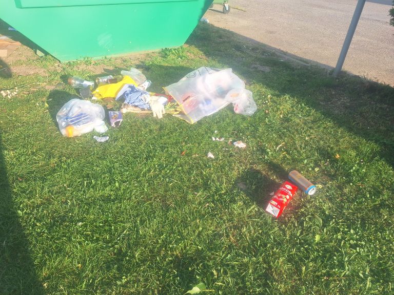 smeti, pokopališče, tropovci