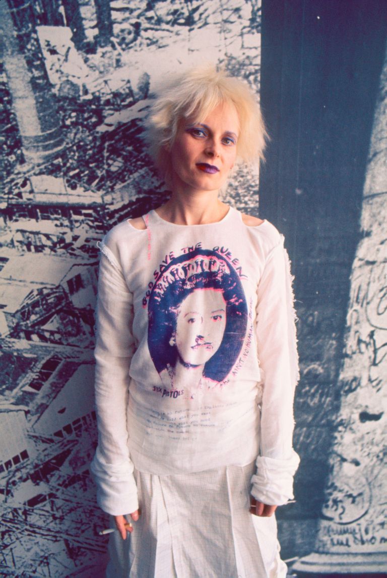 Vivienne Westwood leta 1977 v svojem butiku na King's Roadu, kjer se je s provokativno modo in vizij