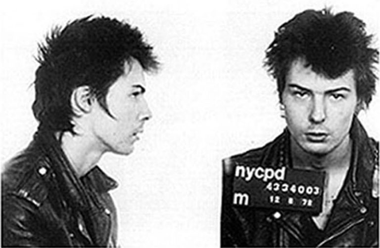 Začetek tragičnega konca: policijska fotografija Sida Viciousa ob aretaciji decembra 1978 v New York