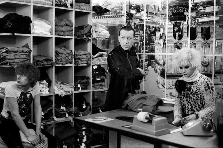 Notranjost butika Seditionaries v Chelseaju. Tukaj sta Malcolm McLaren in Vivienne Westwood našla ma
