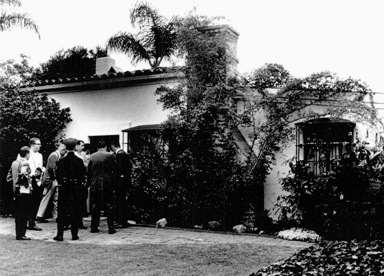 V noči s četrtega na peti avgust 1962 je umrla na svojem domu v