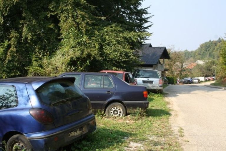 zapuščena vozila.jpeg